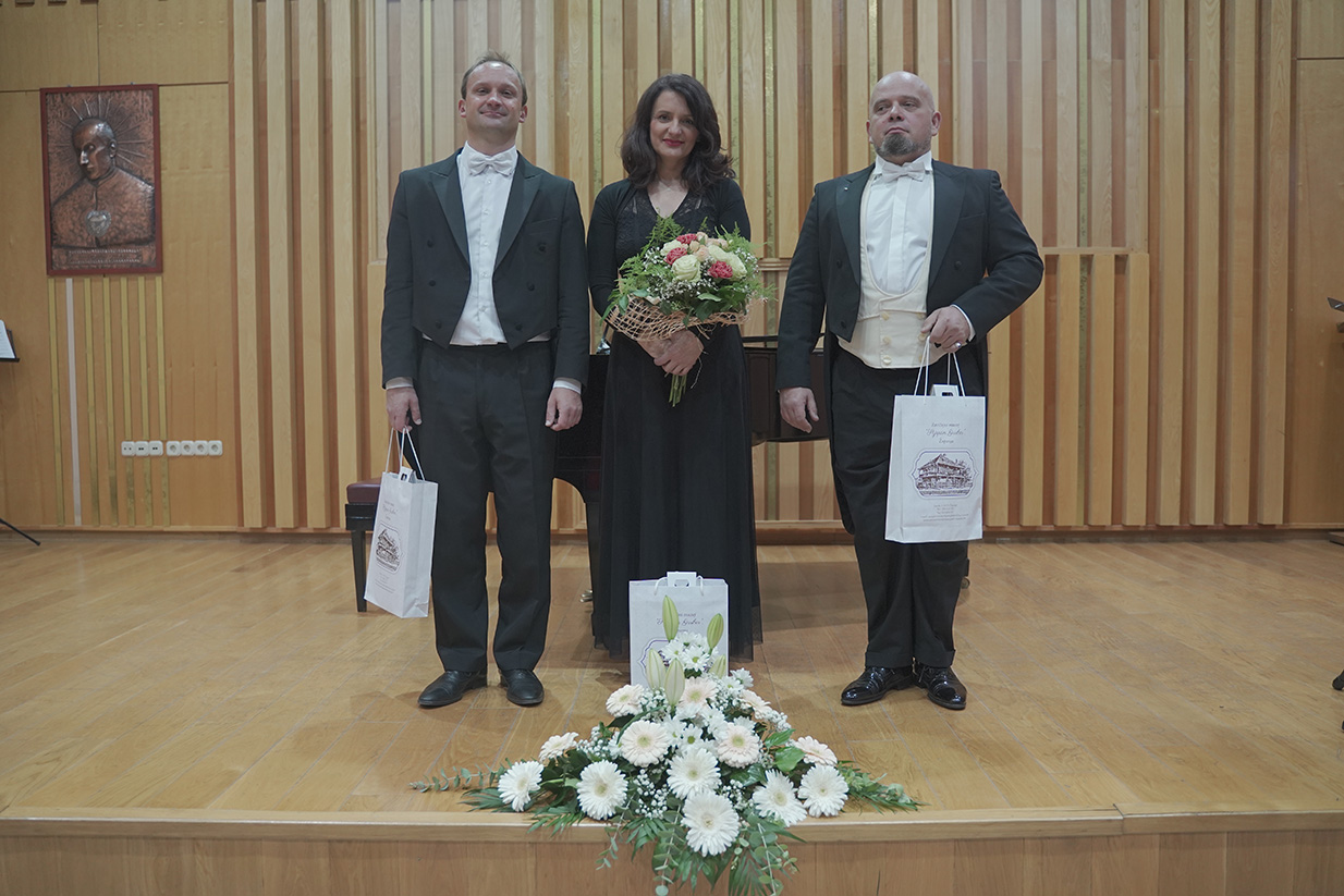 trio_lumina2